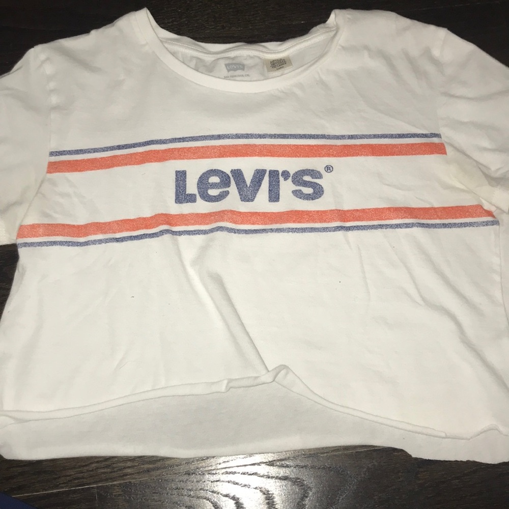 Cropped Levi’s tee